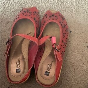 White Mountain Women's Red Cutout Flats